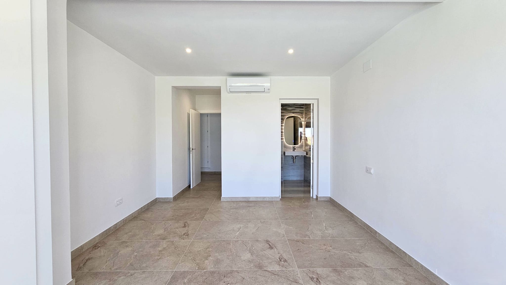Villa mit 4 Schlafzimmern in Denia, Montgó