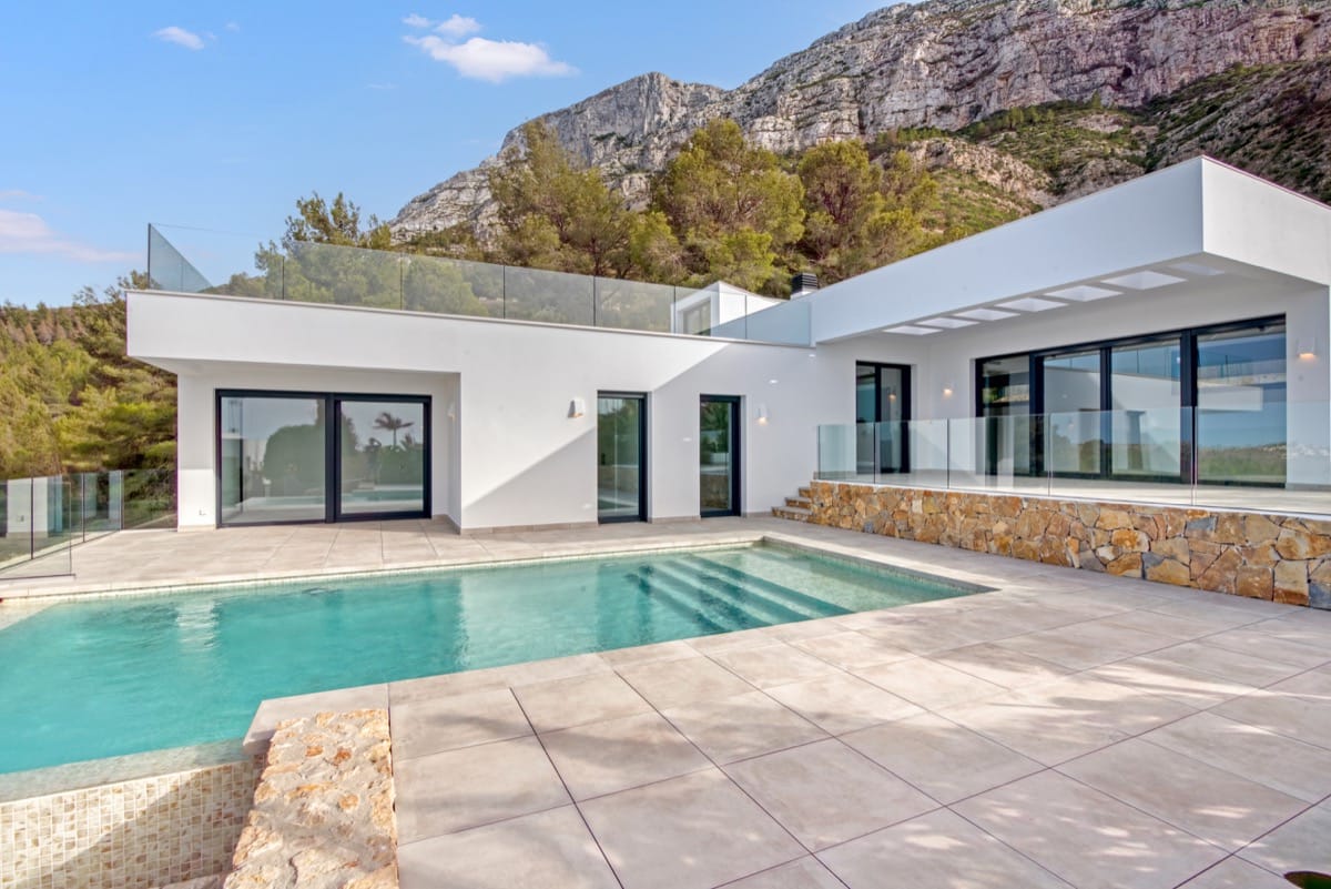 Luxury Villa with Sea Views and Natural Surroundings in Dénia