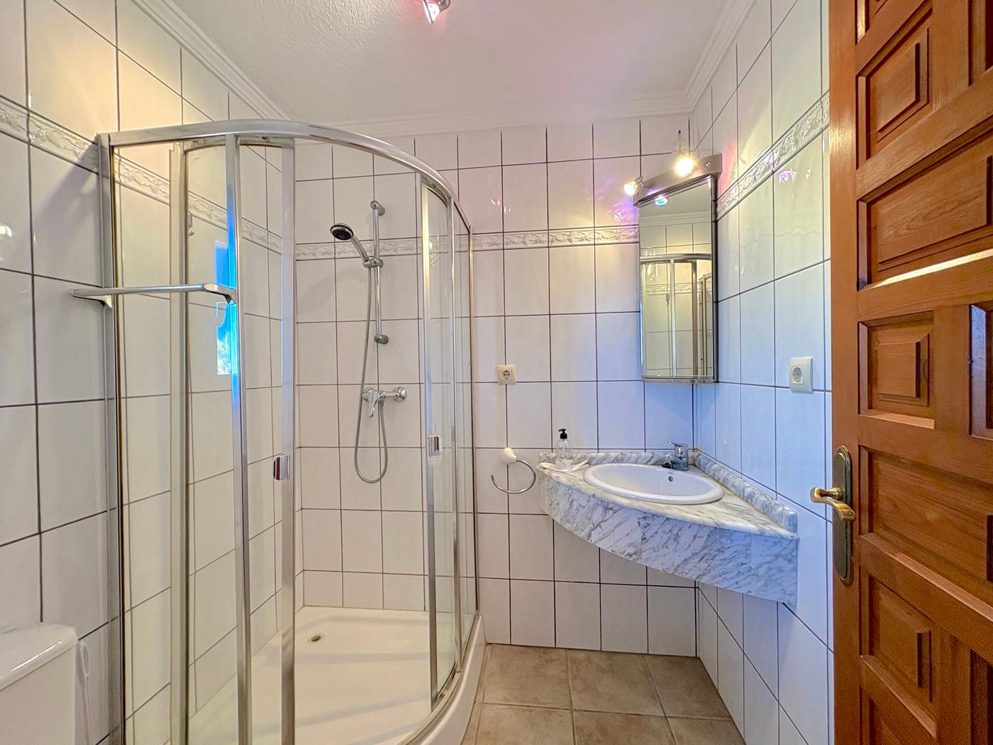 Villa met garage, privézwembad en uitzicht op zee