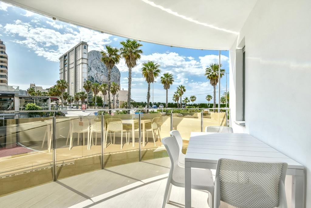 APARTAMENTO DE RECIENTE CONSTRUCCIÓN CON VISTAS AL MAR