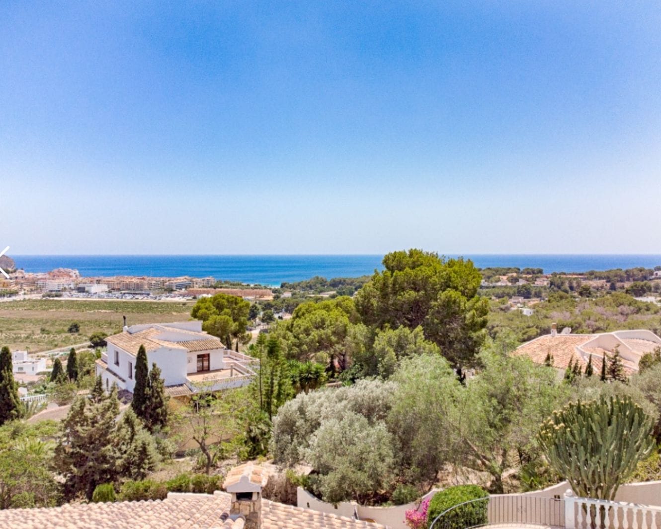 Parcela unica con vistas al Mar en Moraira a poca distancia del mar