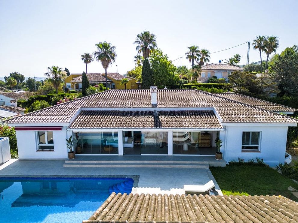 Villa zum Verkauf mit 4 Schlafzimmern und Pool in Denia, Alicante