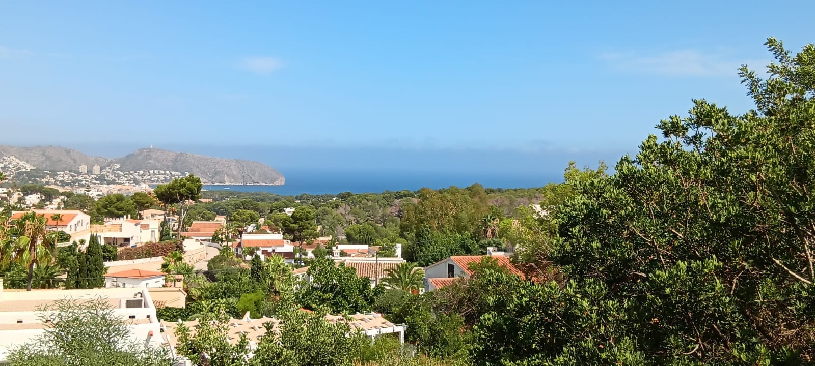 Działka z panoramicznym widokiem na morze w Moraira Benimeit