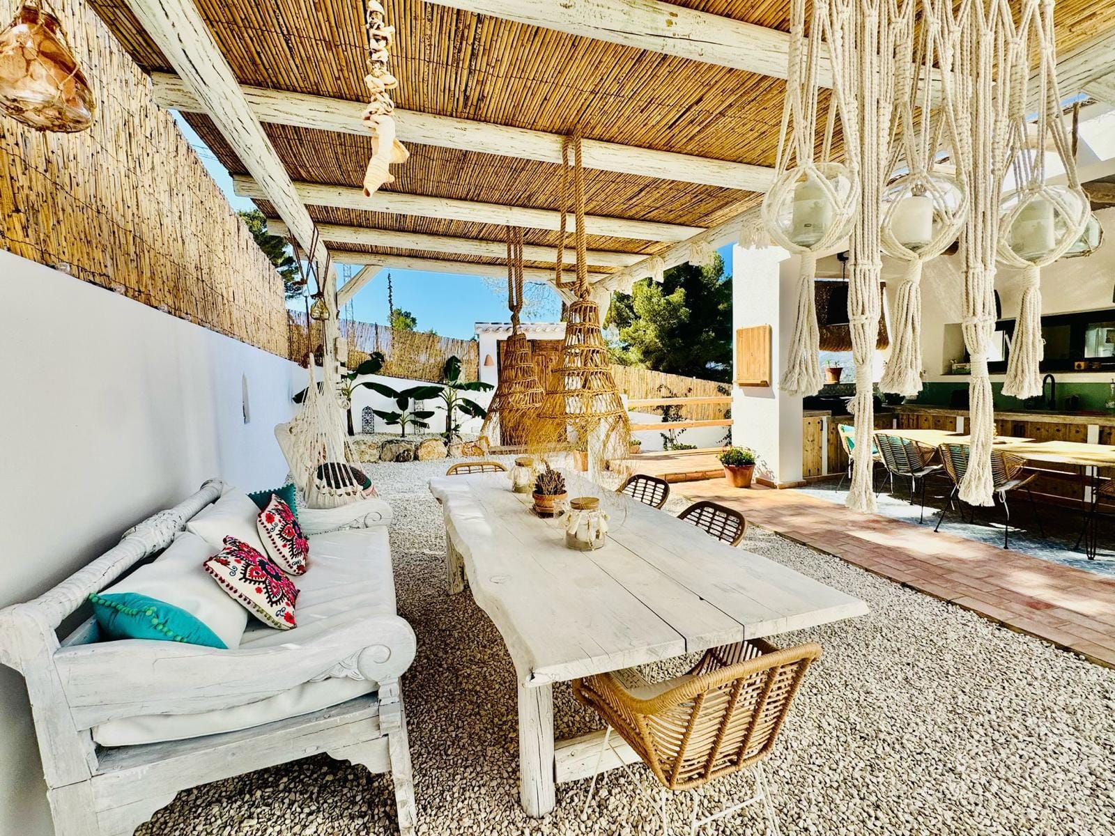 Exclusiva villa moderna en Jávea con vistas al mar y al Montgó