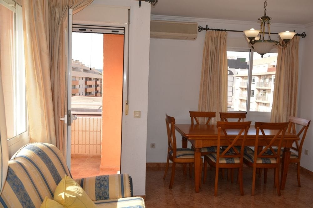 Bel appartement en duplex très bien distribué avec de belles vues sur la mer et le Montgo,