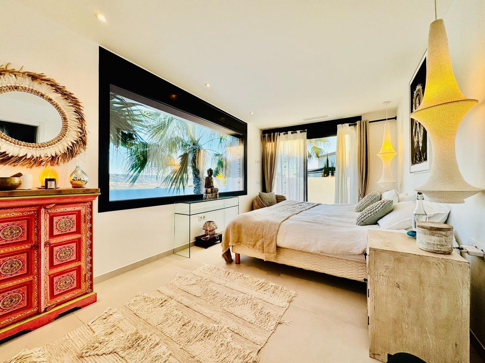 Exclusiva villa moderna en Jávea con vistas al mar y al Montgó