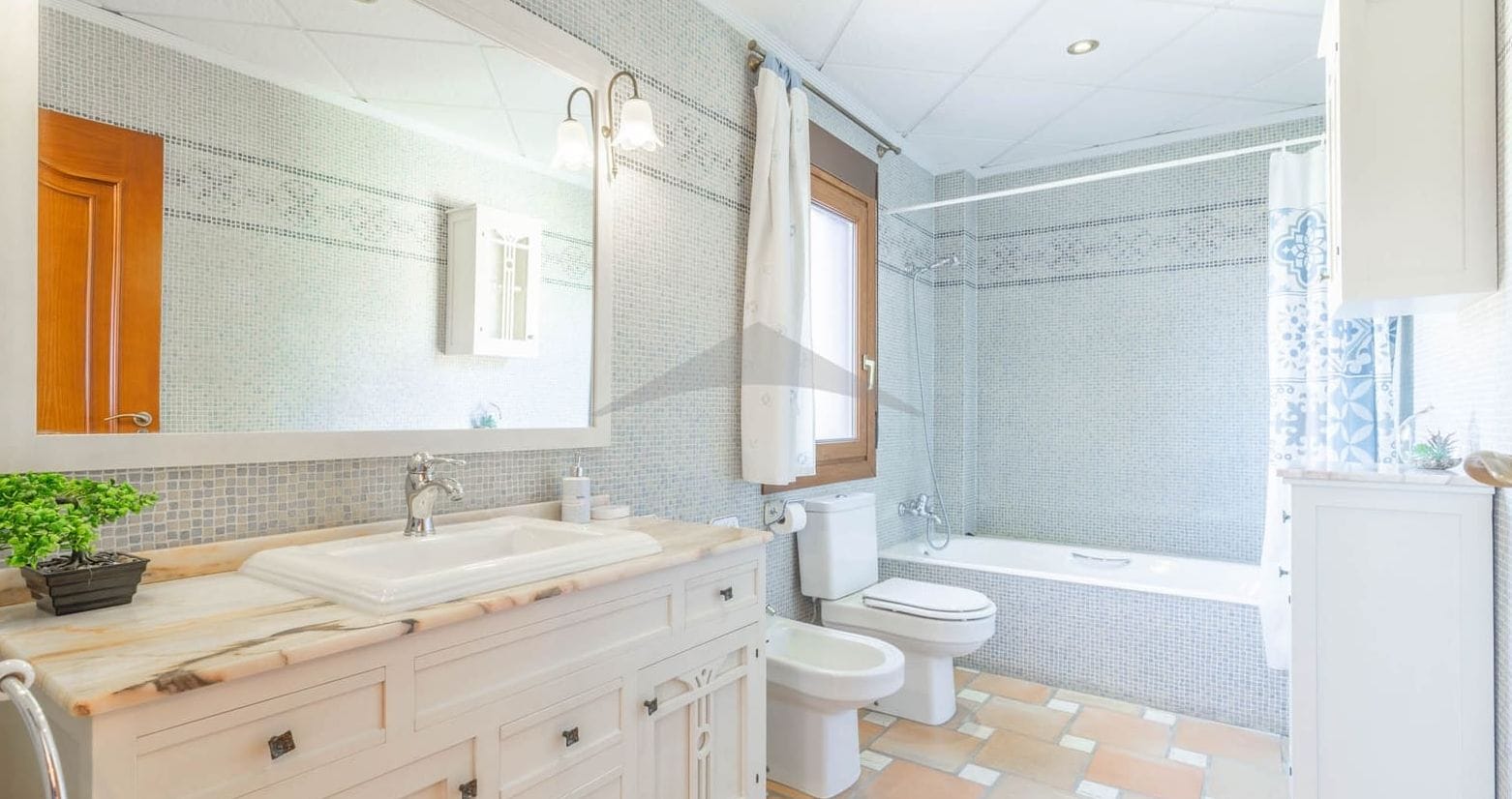Extraordinair villa met zwembad en tuin, 4 slaapkamers.