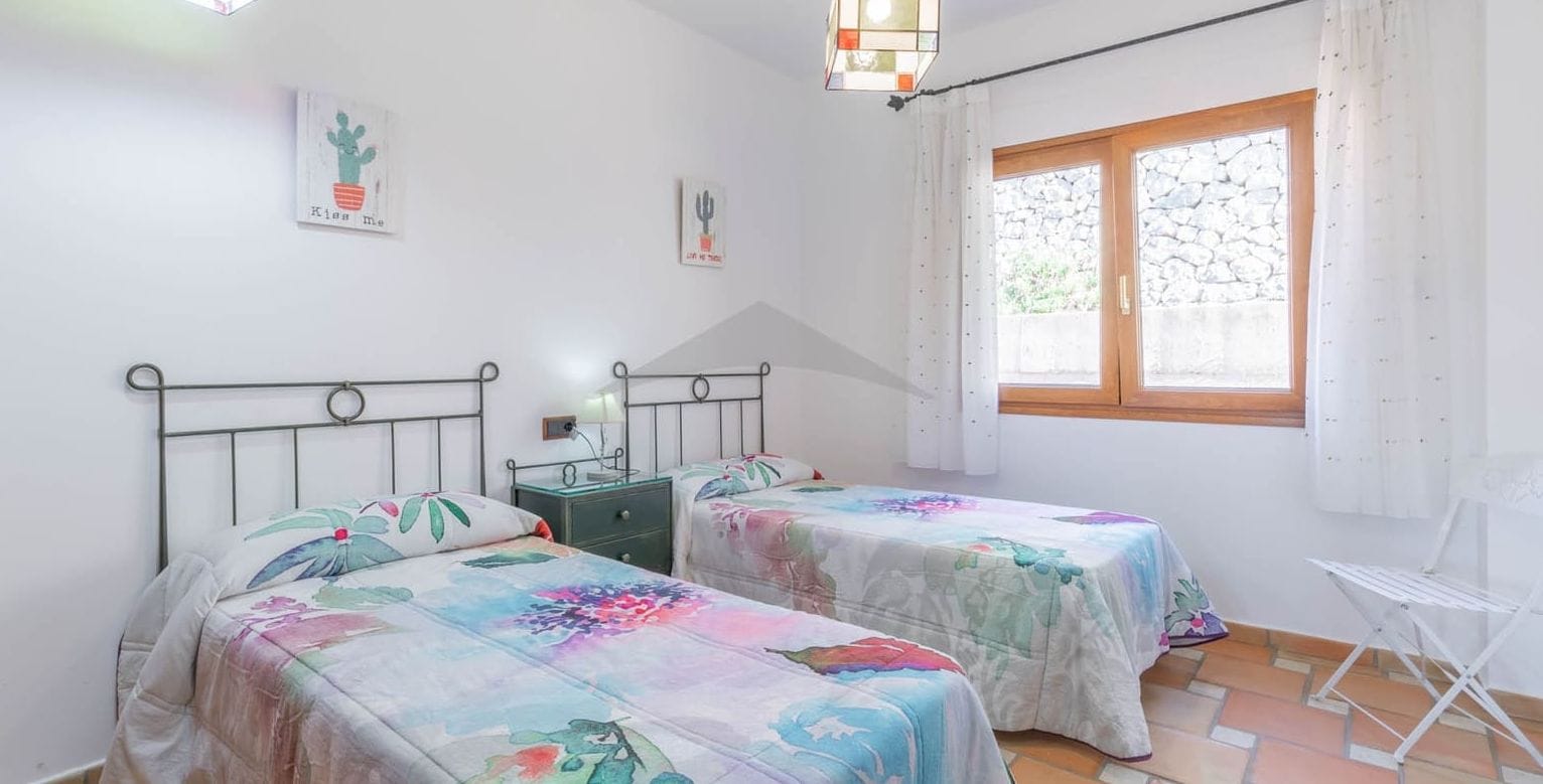 Extraordinair villa met zwembad en tuin, 4 slaapkamers.