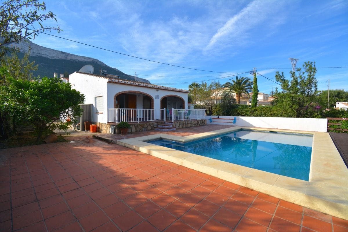Villa en venta en Denia