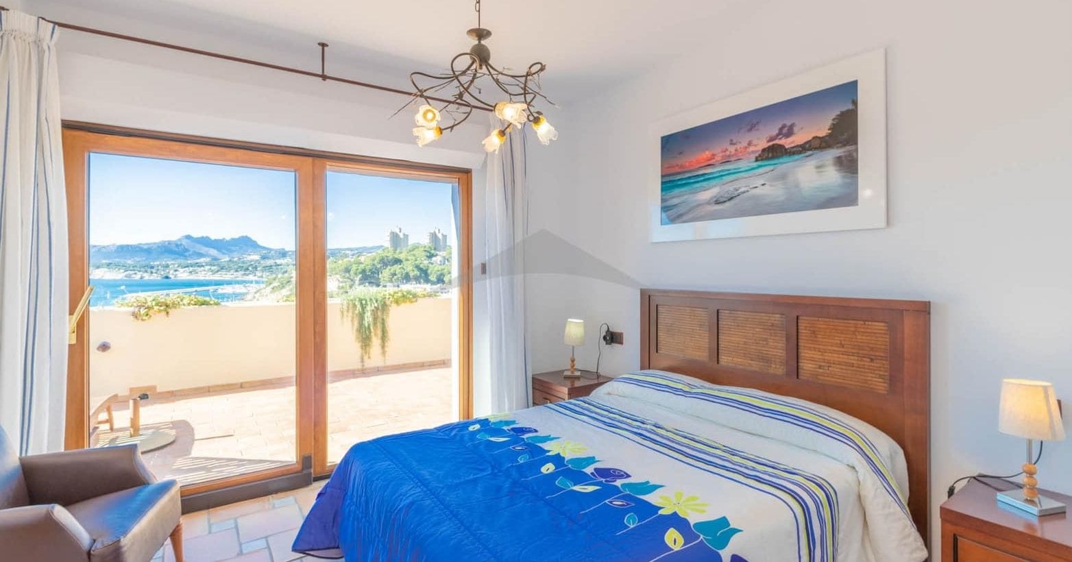 Extraordinair villa met zwembad en tuin, 4 slaapkamers.