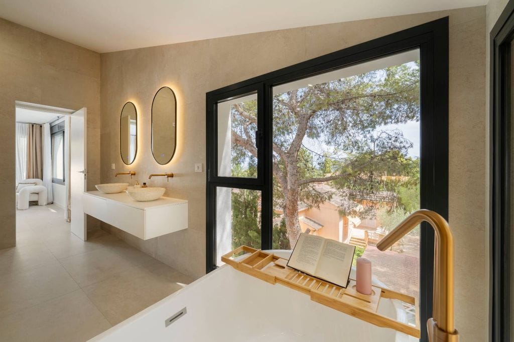 Exclusiva villa de estilo ibicenco en Altea con vistas al mar y piscina privada