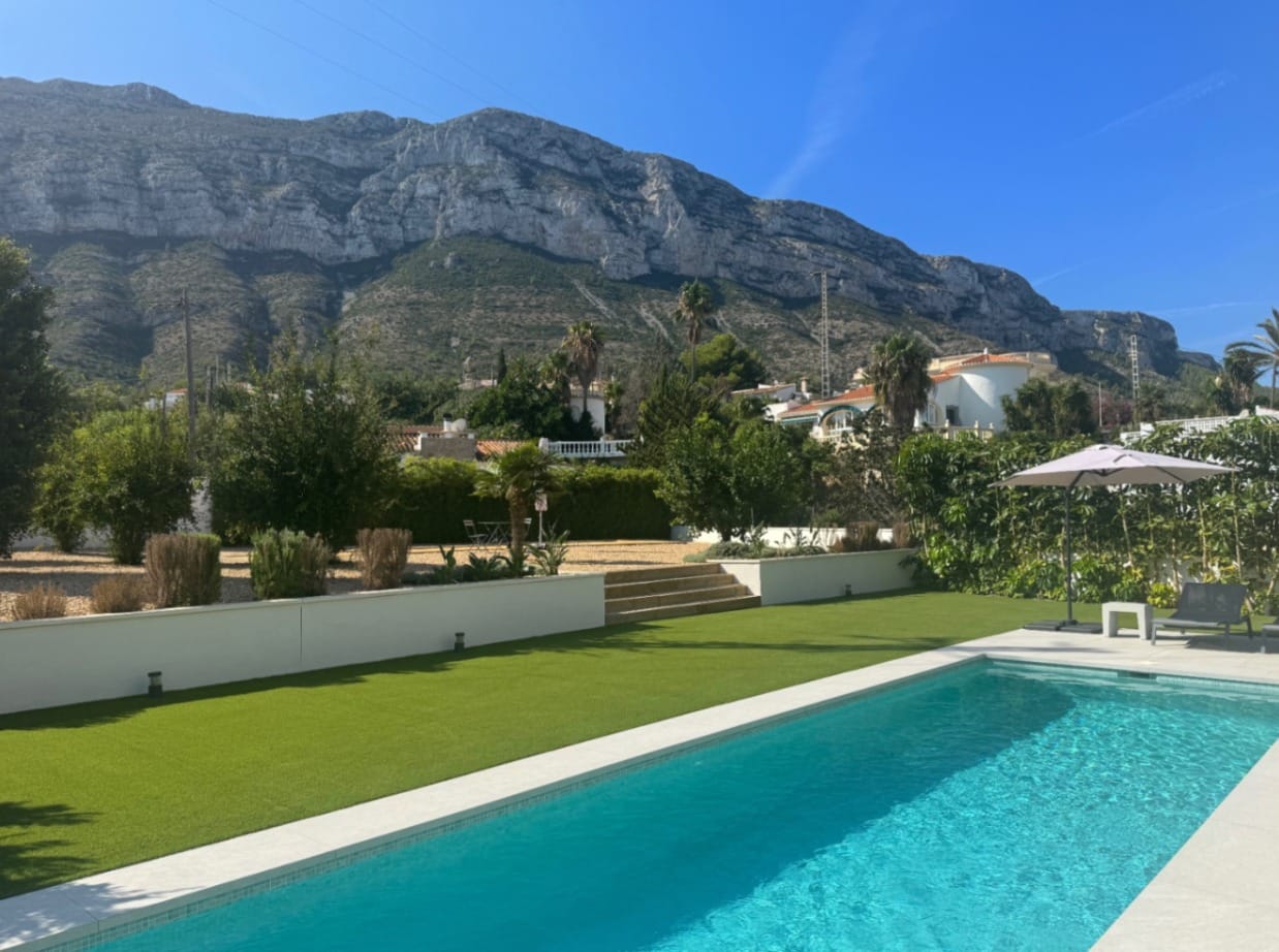 Modern chalet in Denia, energy efficiency A.