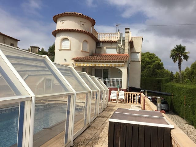 VILLA SPACIEUSE ET SPACIEUSE À CALPE