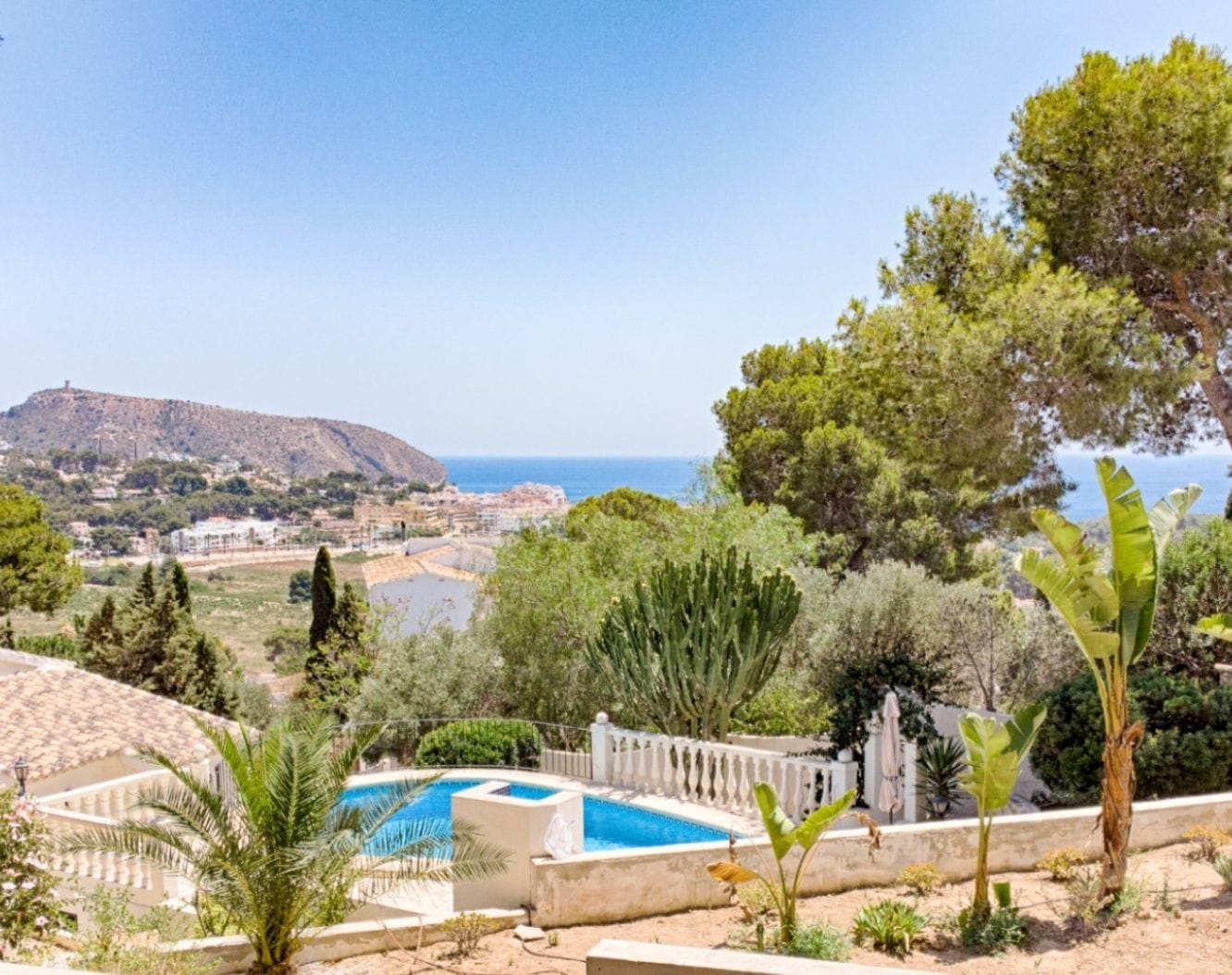 Parcela unica con vistas al Mar en Moraira a poca distancia del mar