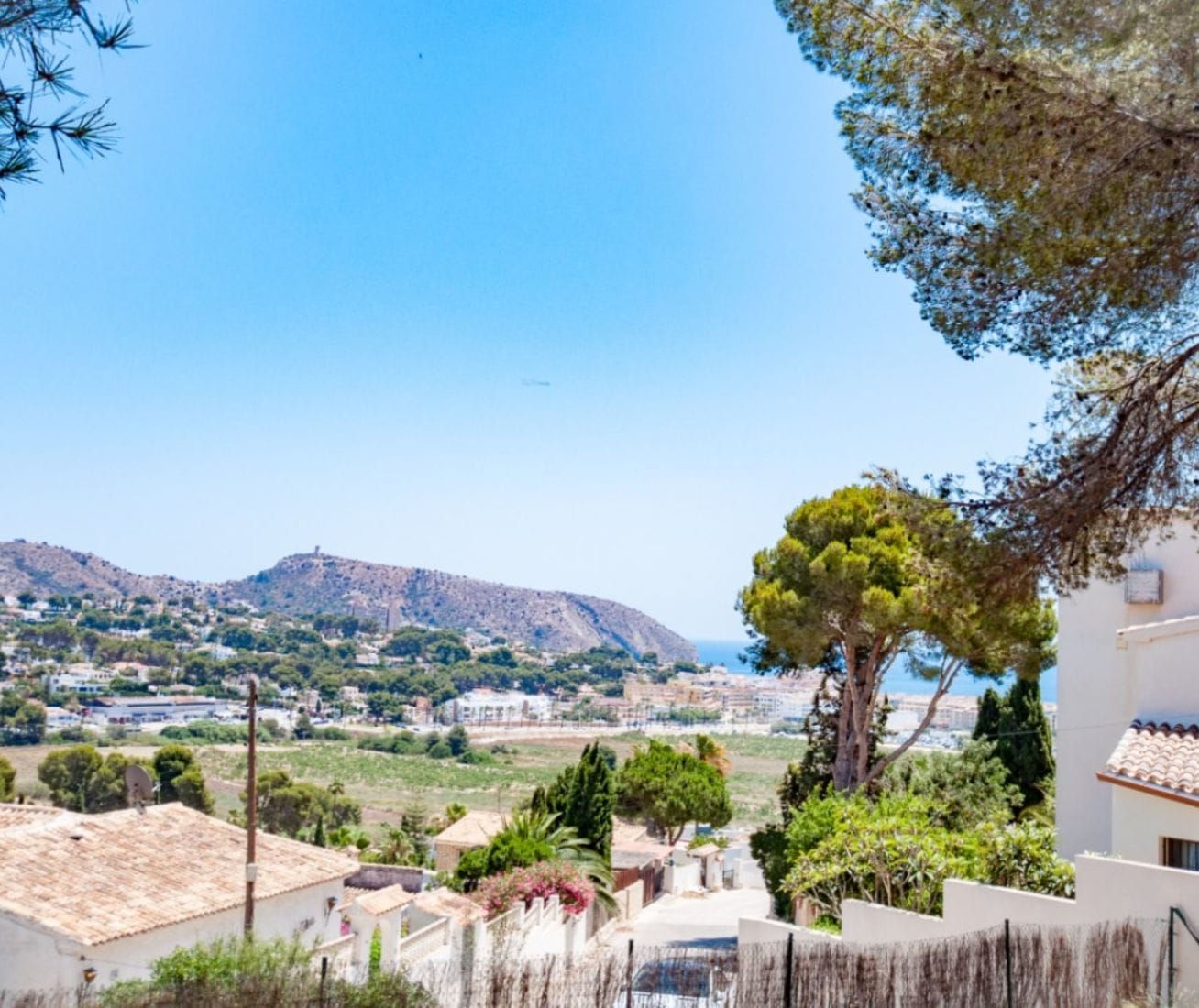 Parcela unica con vistas al Mar en Moraira a poca distancia del mar