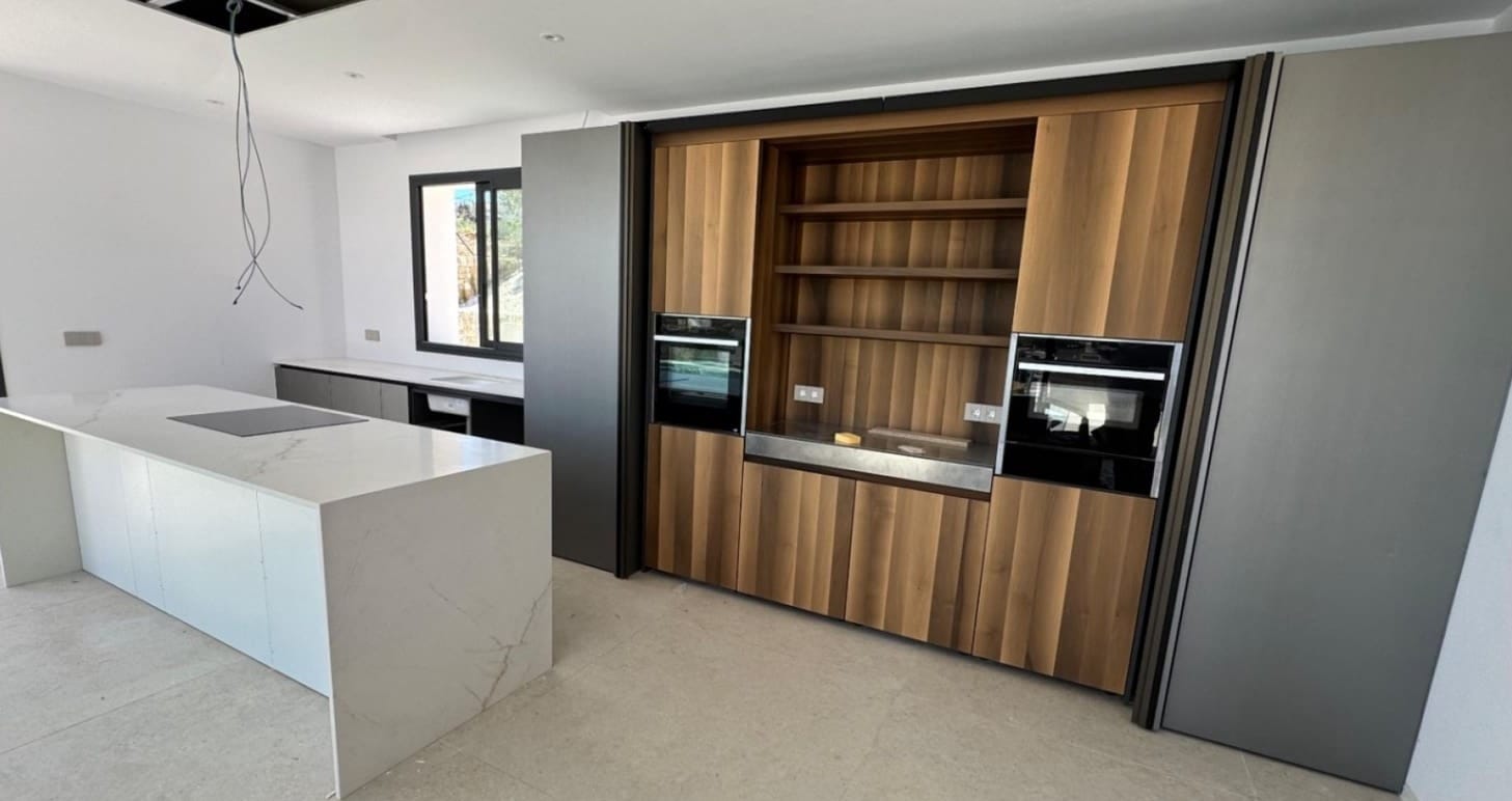 LUXE VILLA OP LOOPAFSTAND VAN HET STRAND IN BENISSA