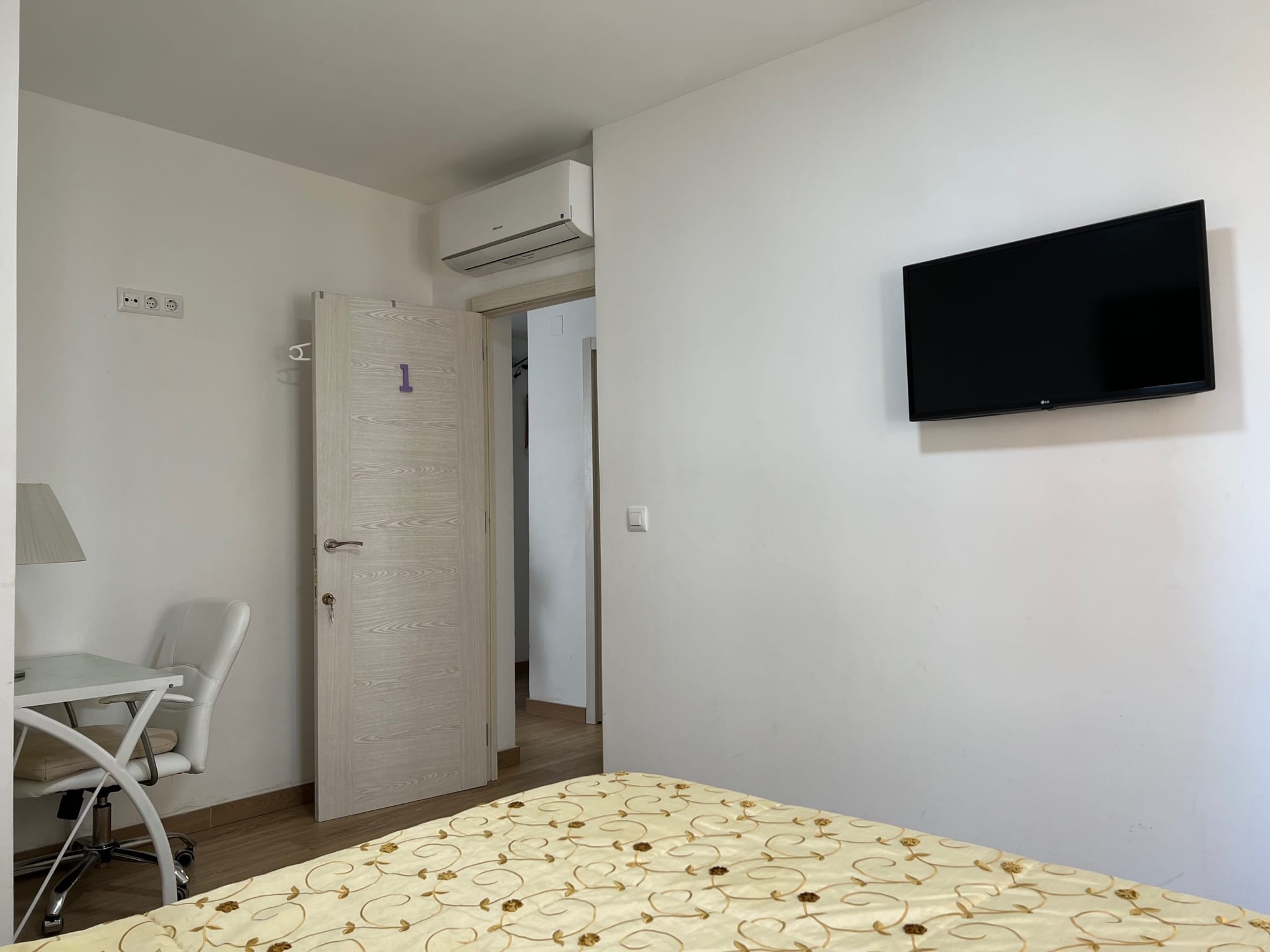 Hostal con licencia turística en venta en el centro de Denia
