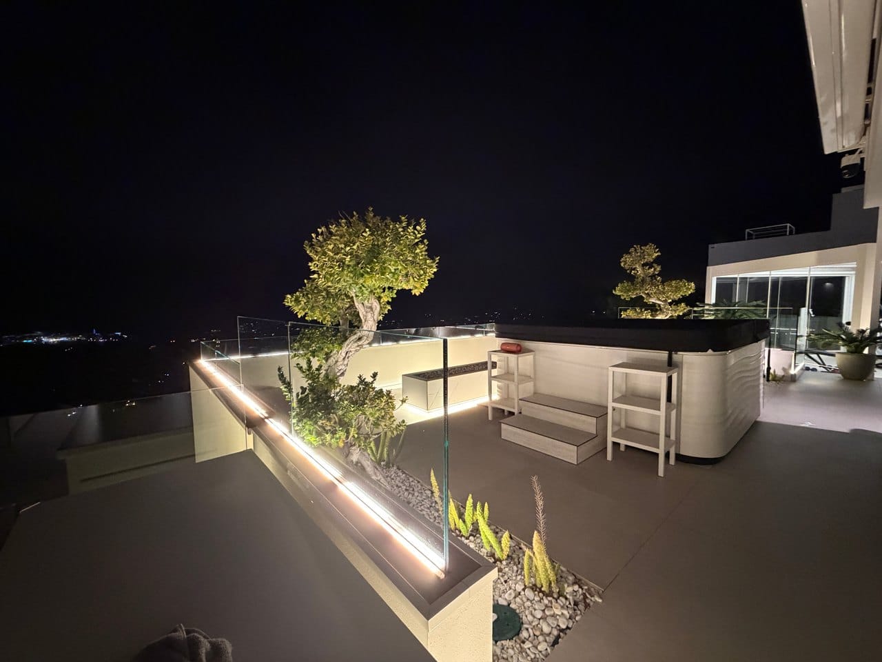Espectacular villa de lujo con vistas al mar en Moraira, terrazas panorámicas, piscina infinity y azotea wellness