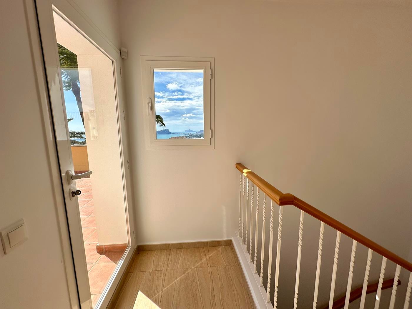 Villa con jardín, piscina privada y vistas al mar en Cumbre del Sol