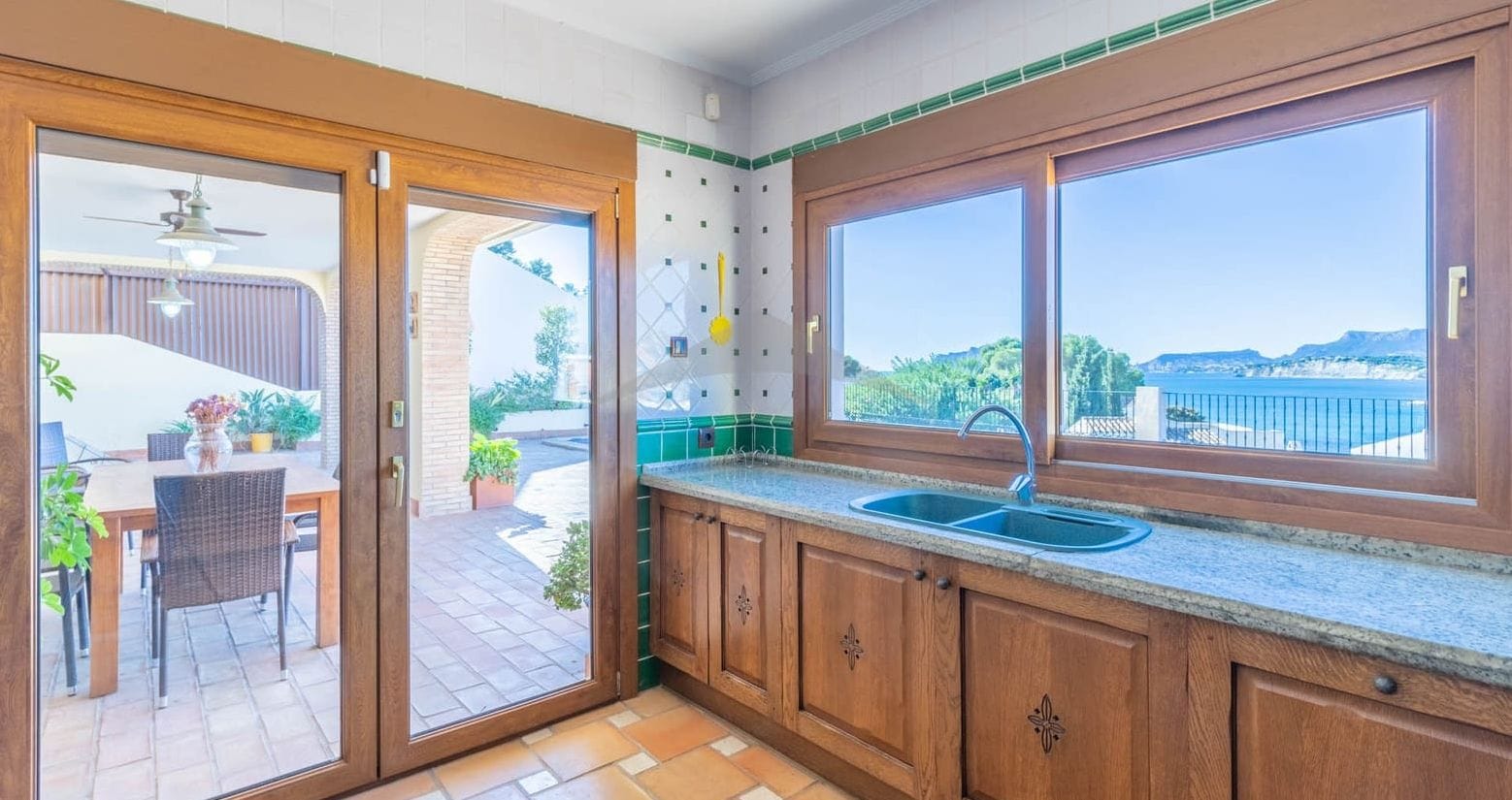 Extraordinair villa met zwembad en tuin, 4 slaapkamers.
