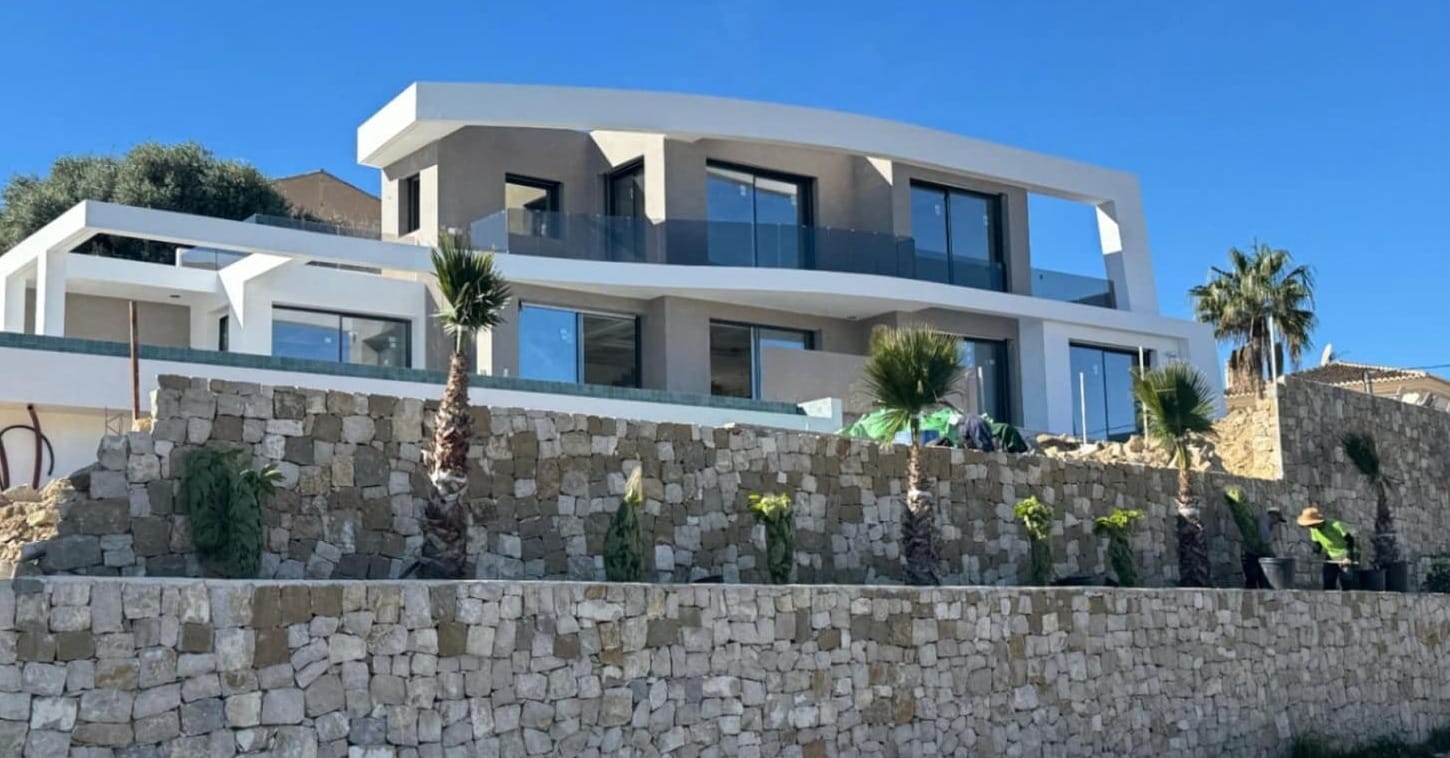 LUXE VILLA OP LOOPAFSTAND VAN HET STRAND IN BENISSA