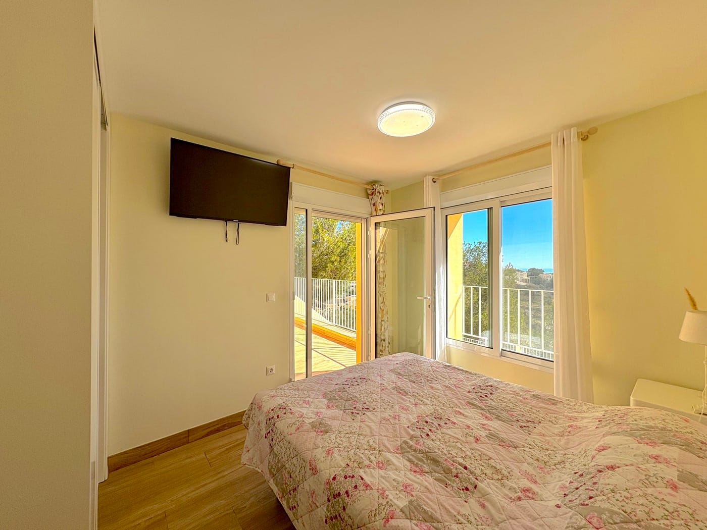 Gerenoveerde villa met zwembad en uitzicht op zee in Cumbre del Sol