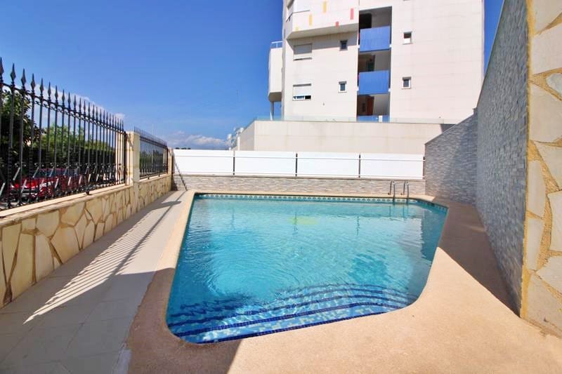 Apartamento con dos terrazas a pocos pasos de la playa en Oliva Nova