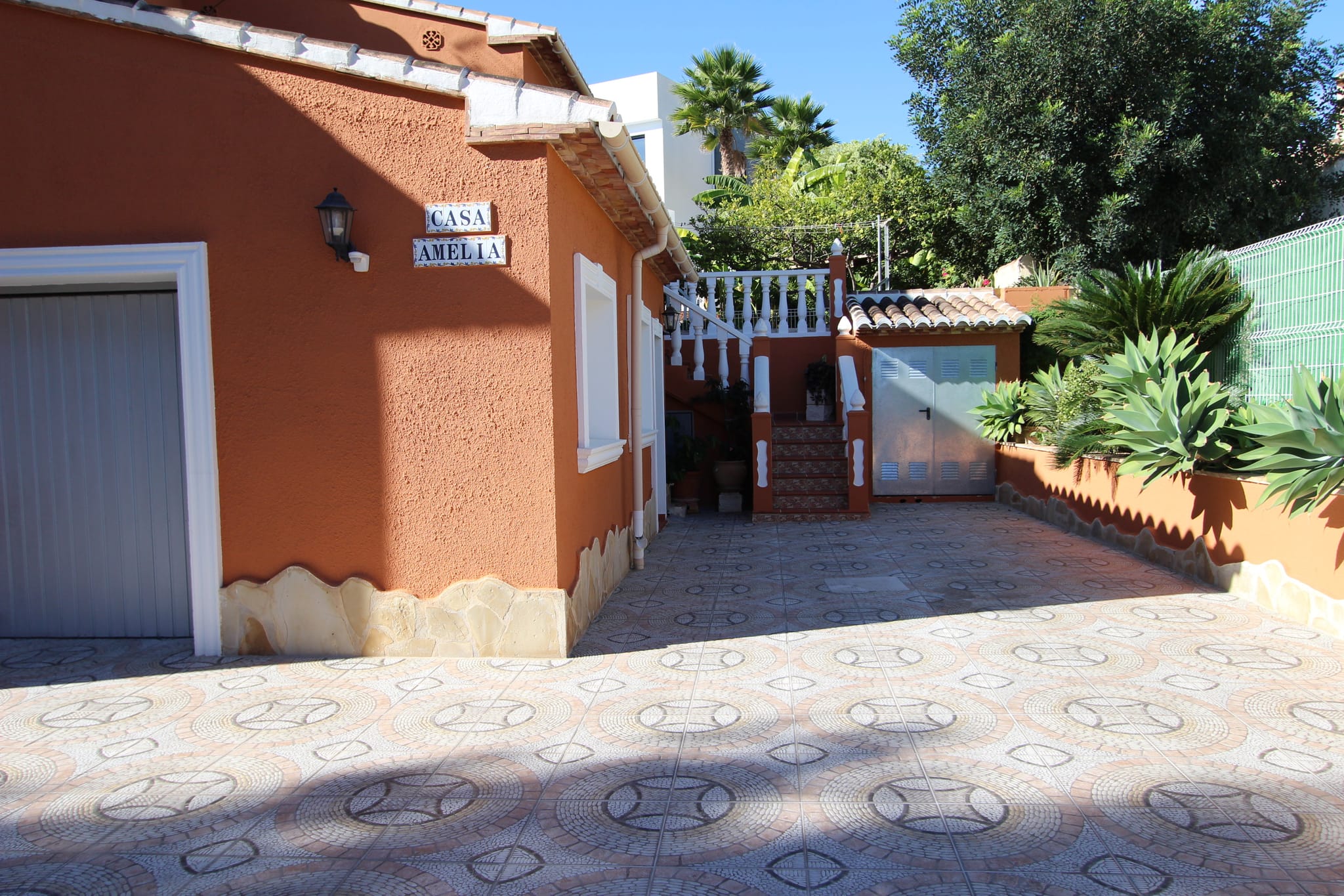 VILLA TRÈS PROCHE DE LA PLAGE ET DES SUPERMARCHÉS