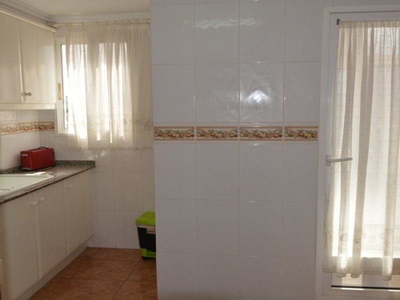Bel appartement en duplex très bien distribué avec de belles vues sur la mer et le Montgo,