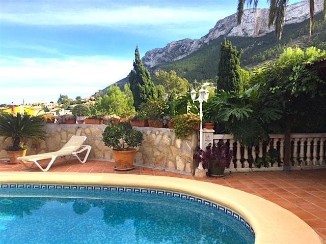 Chalet independiente en venta en Denia