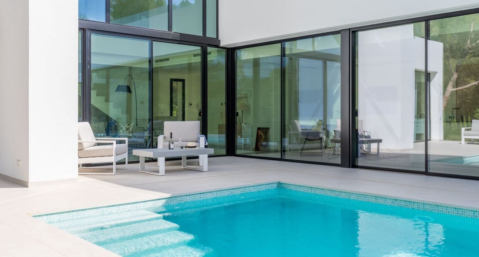 Villa de lujo de obra nueva en Jávea – Parcela sur de 1.032 m², piscina climatizada y alta eficiencia energética