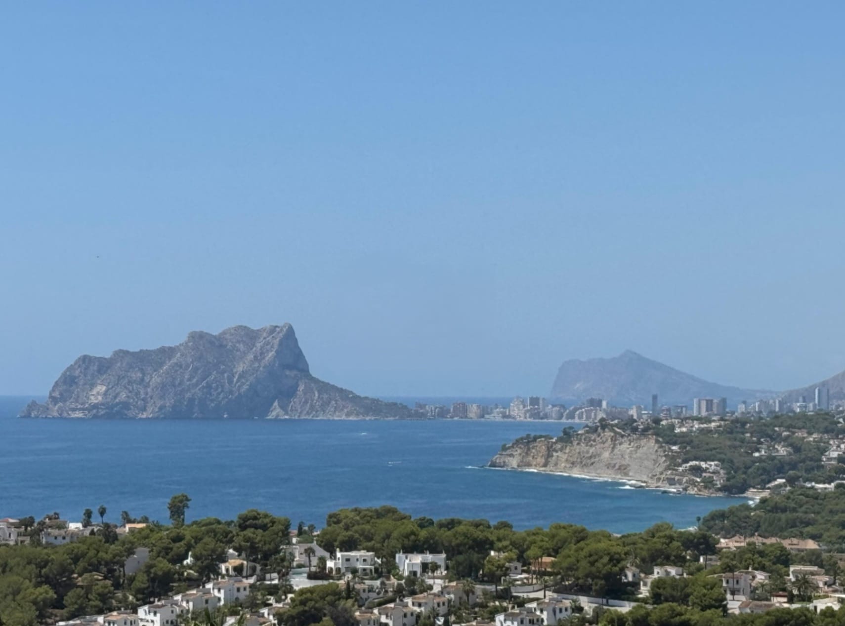 Luxe villa in Moraira met panoramisch uitzicht op zee en infinity pool dicht bij het strand El Portet