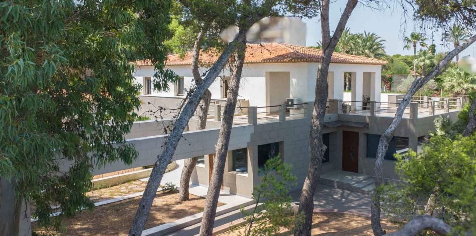 Exclusiva propiedad con vistas al mar y gran parcela en Las Rotas – Dénia