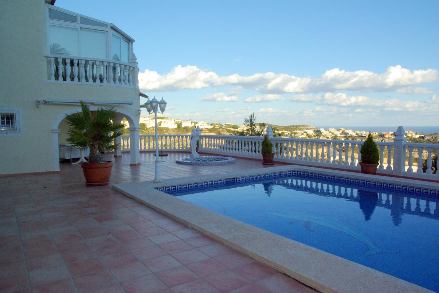 Villa con vistas al mar y cocina de verano en Cumbre del Sol