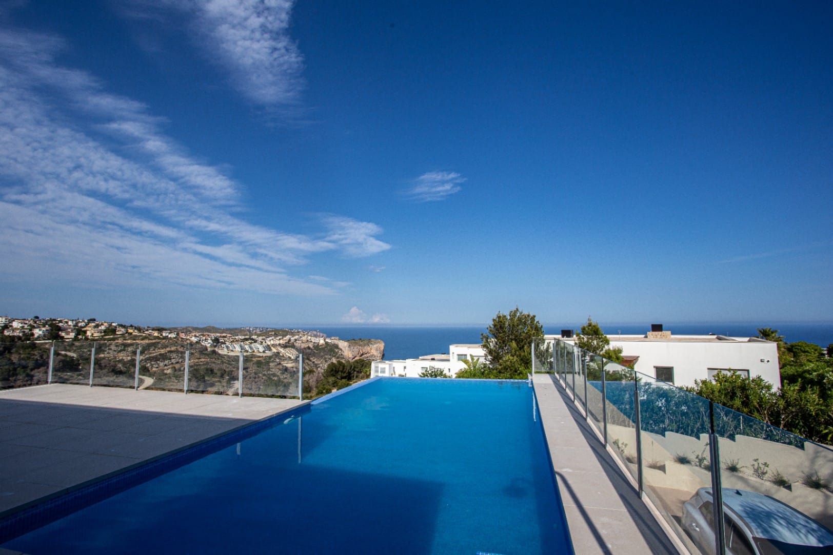 Villa contemporánea de obra nueva en Moraira con vistas panorámicas al mar y alta eficiencia energética