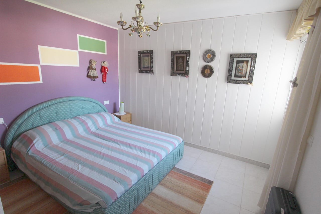VILLA SPACIEUSE ET SPACIEUSE À CALPE