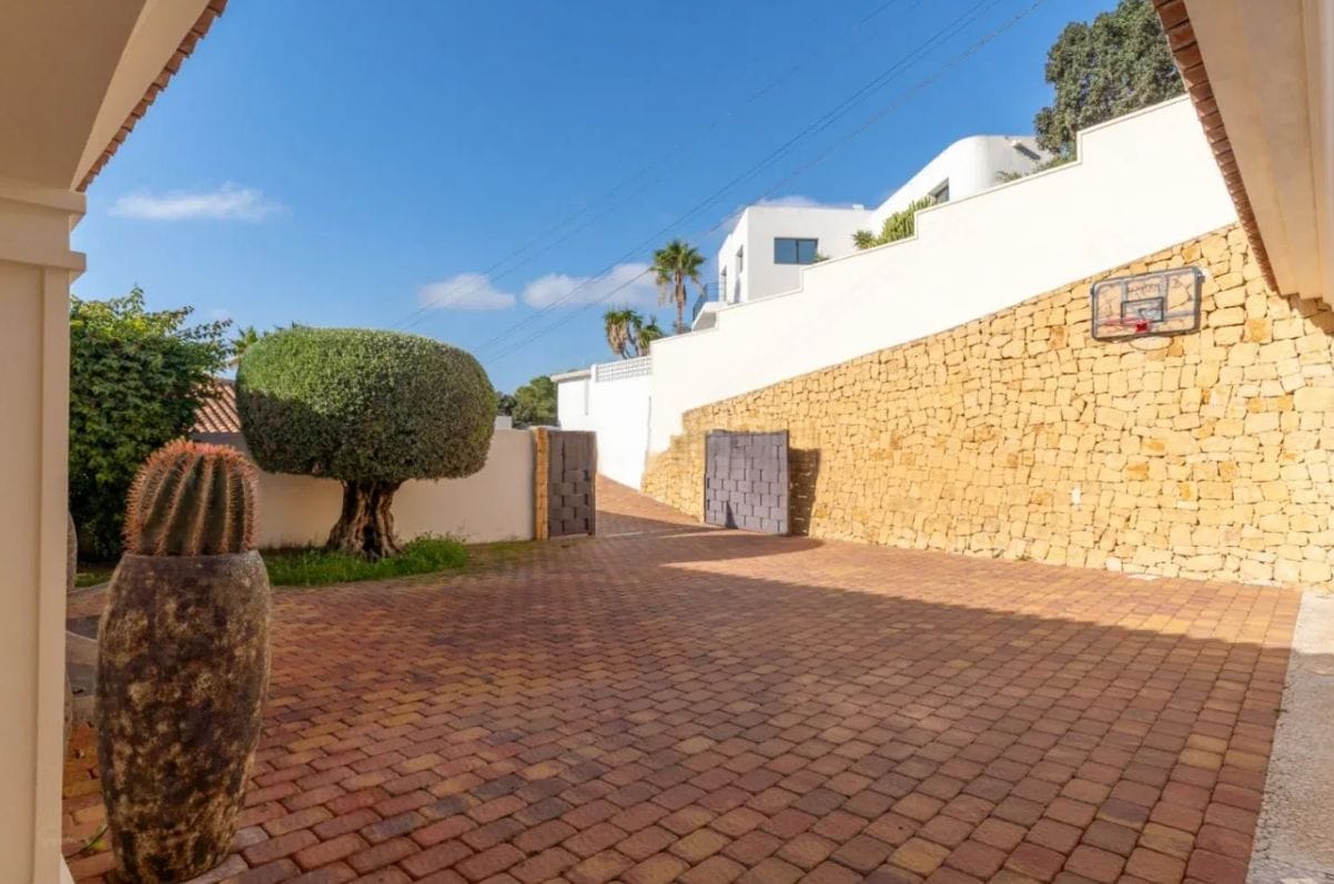 Sea view villa in Moraira with 4 bedrooms