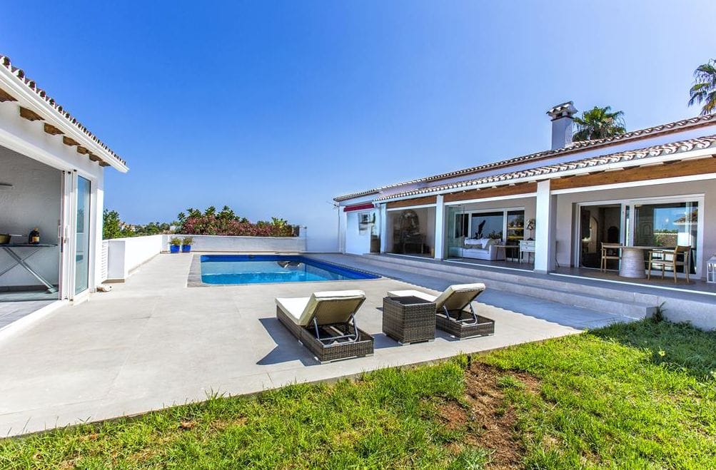 Villa zum Verkauf mit 4 Schlafzimmern und Pool in Denia, Alicante