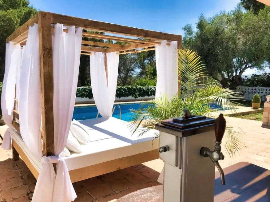 Impresionante Villa Mediterránea con Vistas Panorámicas al Mar de Jávea