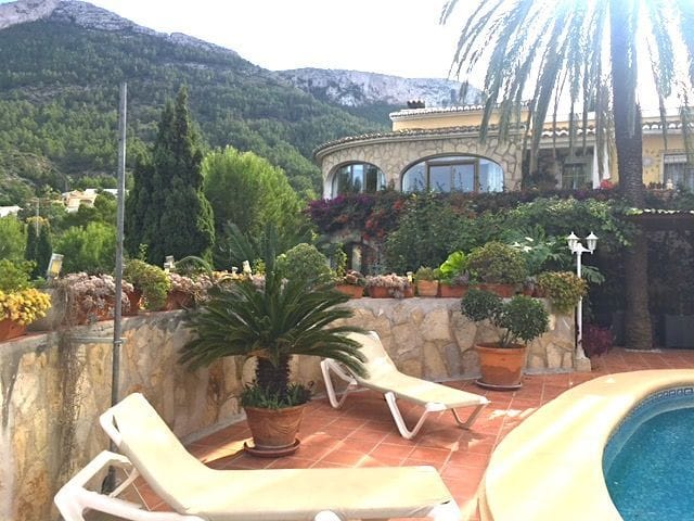 Chalet independiente en venta en Denia