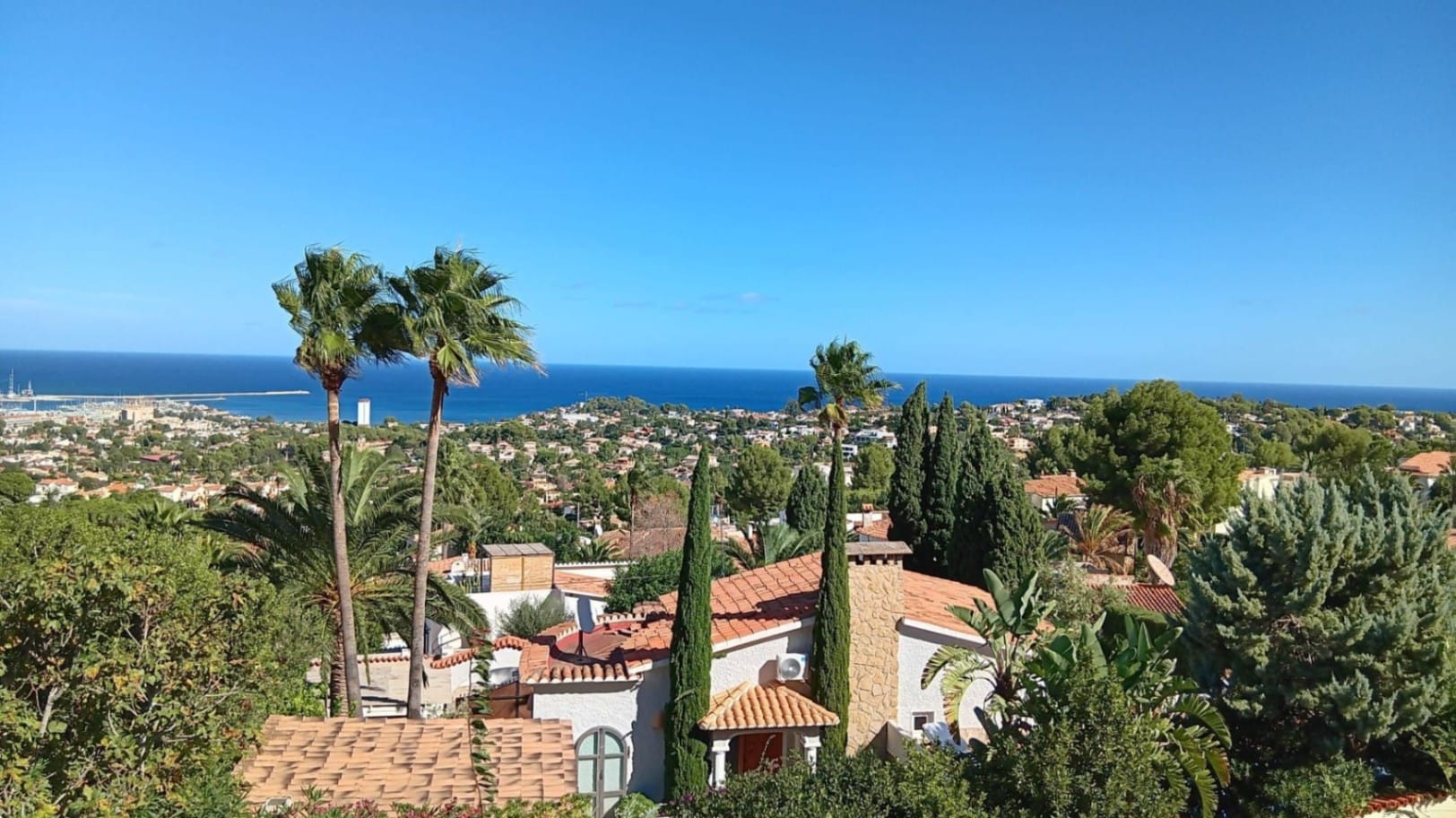 Chalet en el Montgó con Vistas al Mar y Piscina Privada