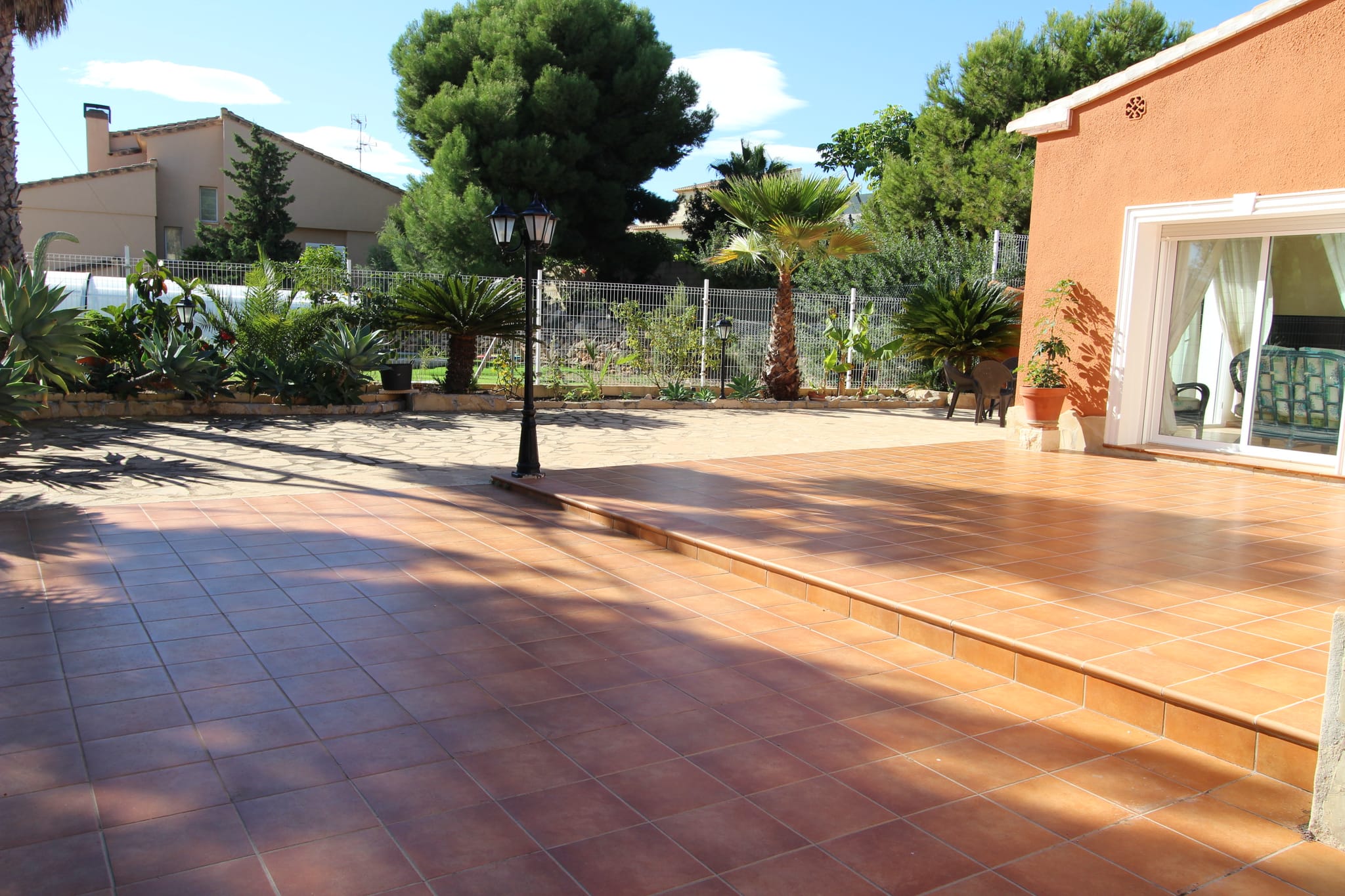 VILLA TRÈS PROCHE DE LA PLAGE ET DES SUPERMARCHÉS