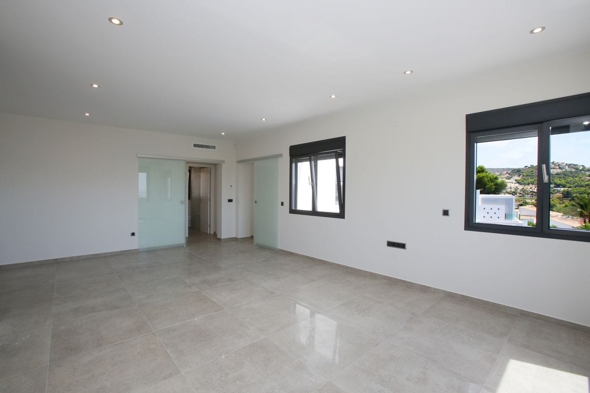Villa de style moderne avec vue sur la mer à Moraira