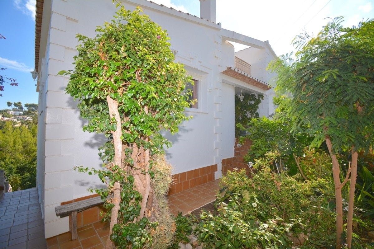 Villa en venta en Denia zona montgo