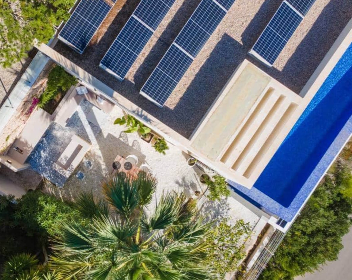 Villa de lujo con vistas panorámicas al mar en Moraira – diseño moderno, piscina climatizada