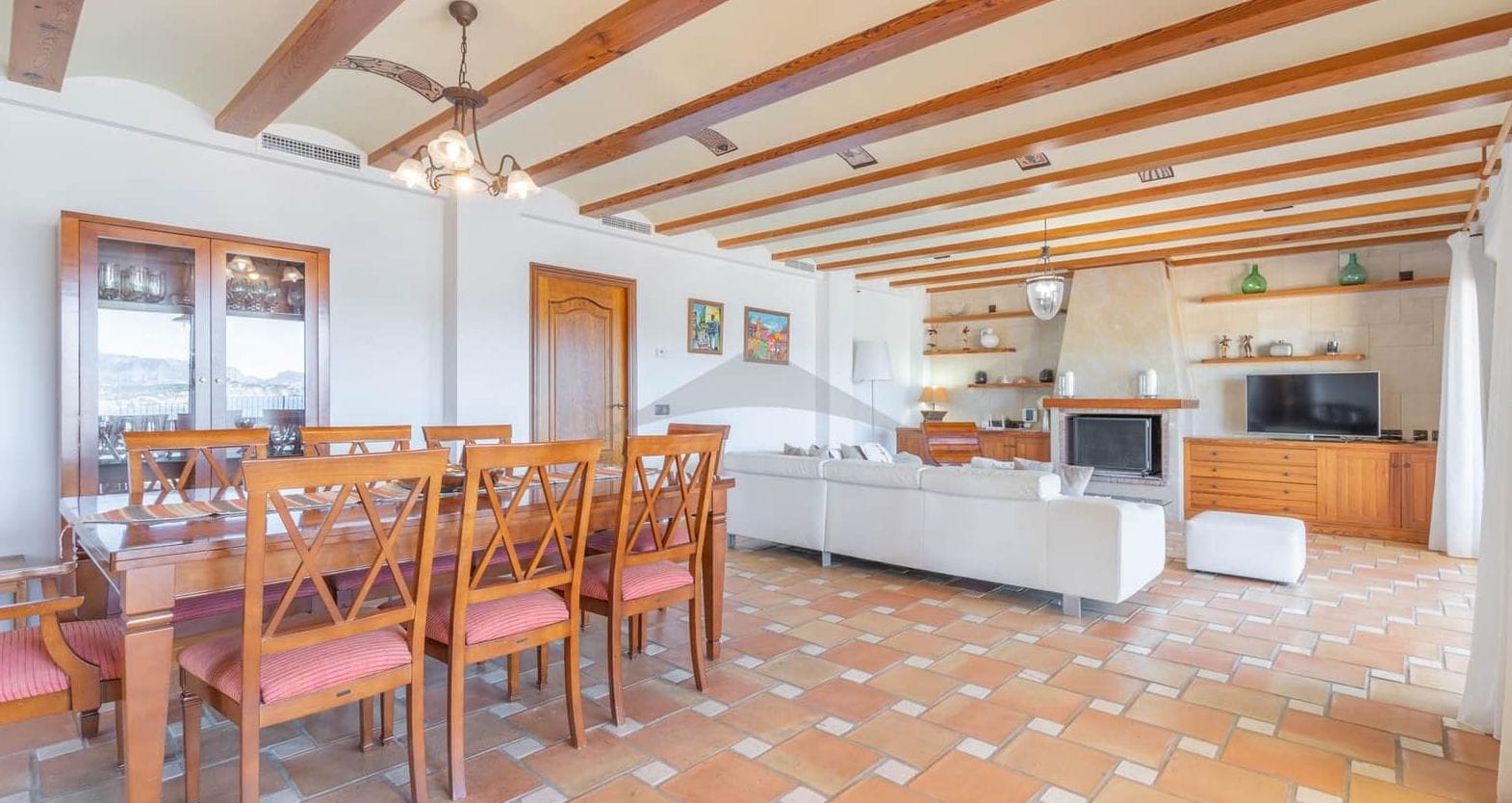 Extraordinair villa met zwembad en tuin, 4 slaapkamers.