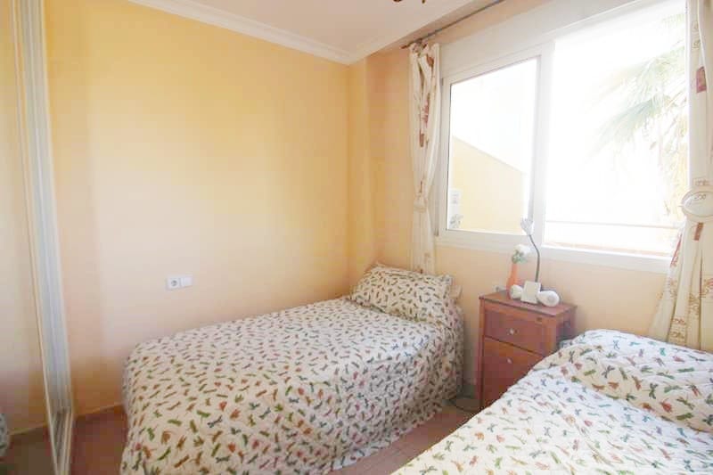 Apartamento con dos terrazas a pocos pasos de la playa en Oliva Nova