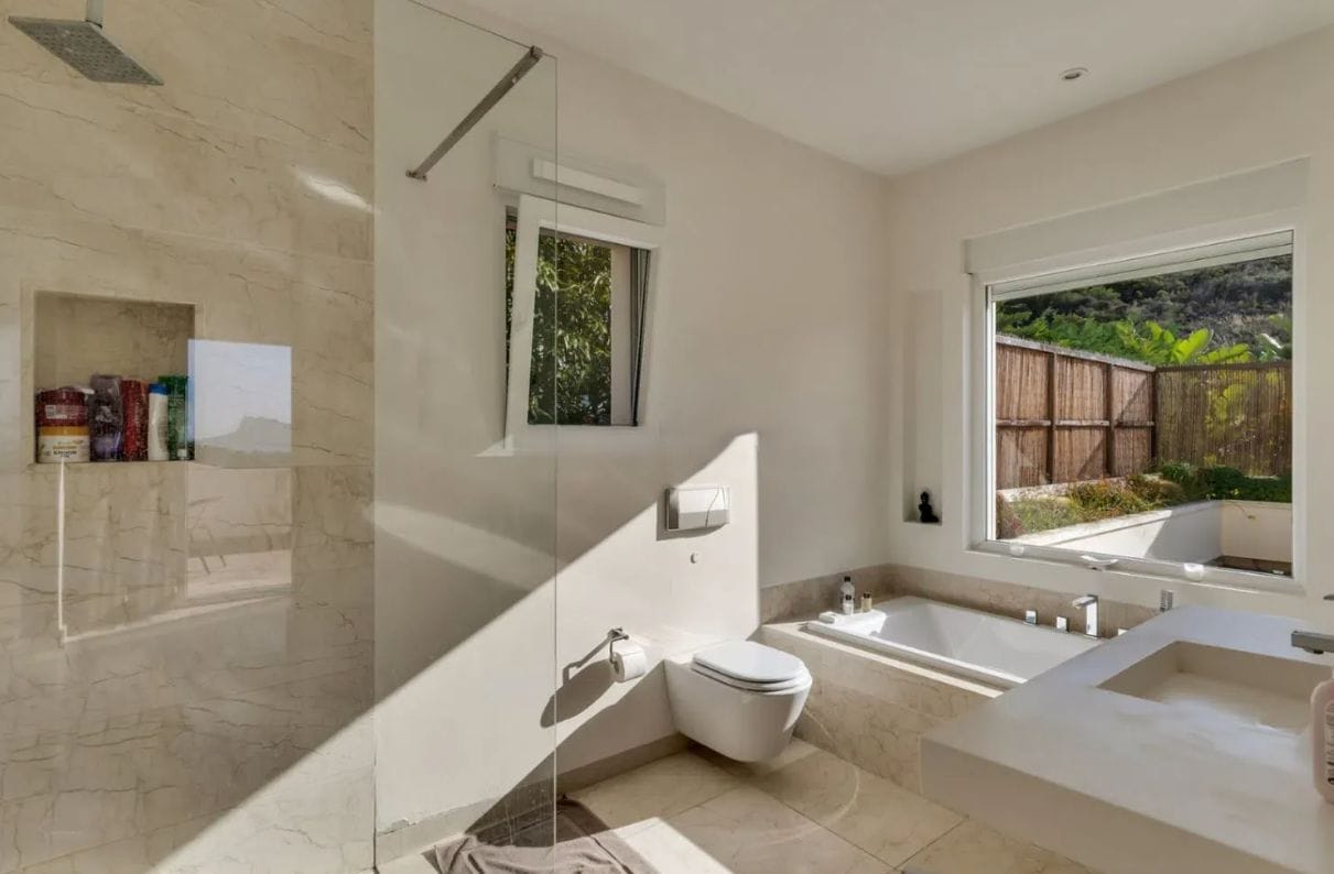 Sea view villa in Moraira with 4 bedrooms