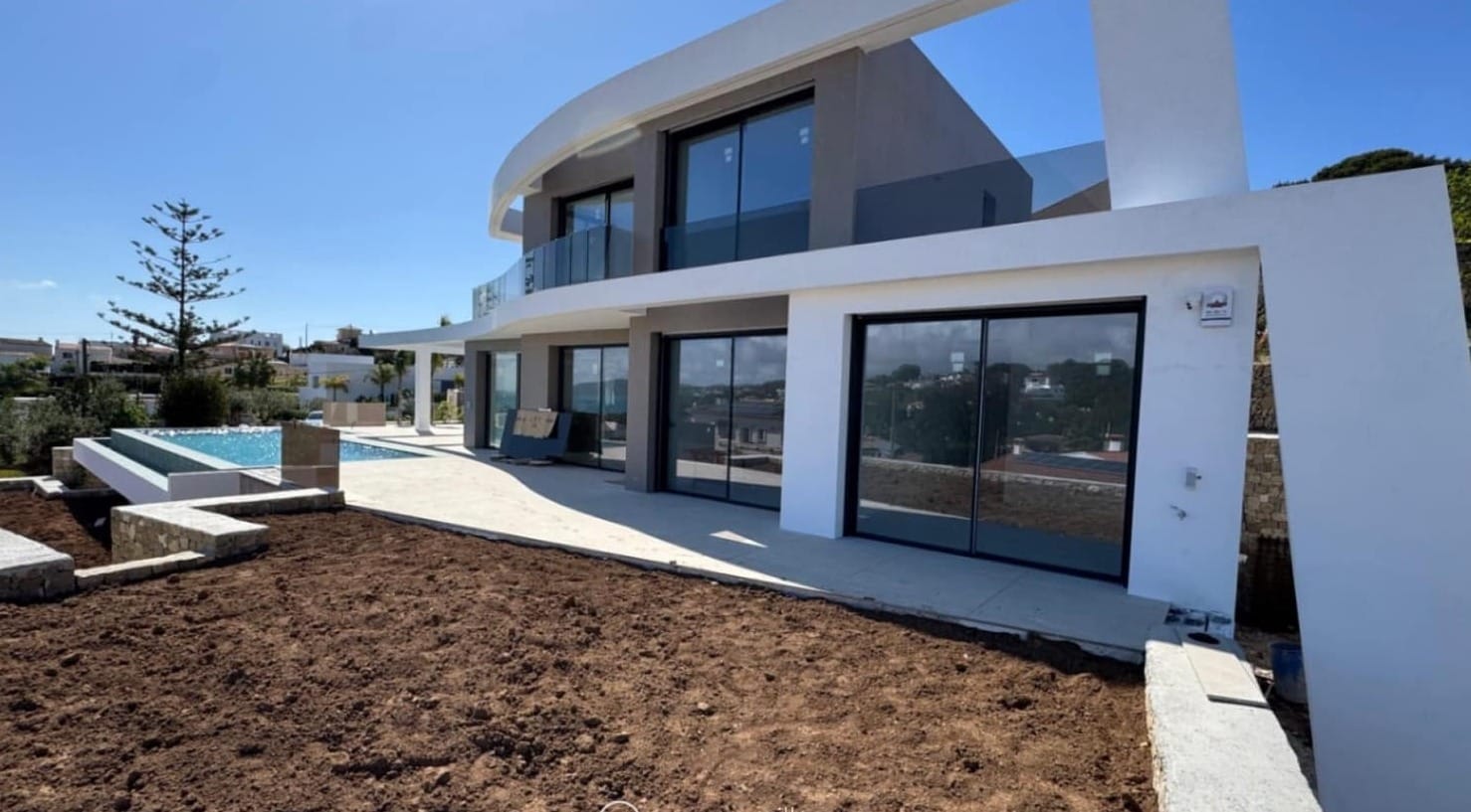 LUXE VILLA OP LOOPAFSTAND VAN HET STRAND IN BENISSA