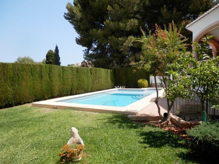 Belle villa à Denia avec vue sur la mer et le Montgó